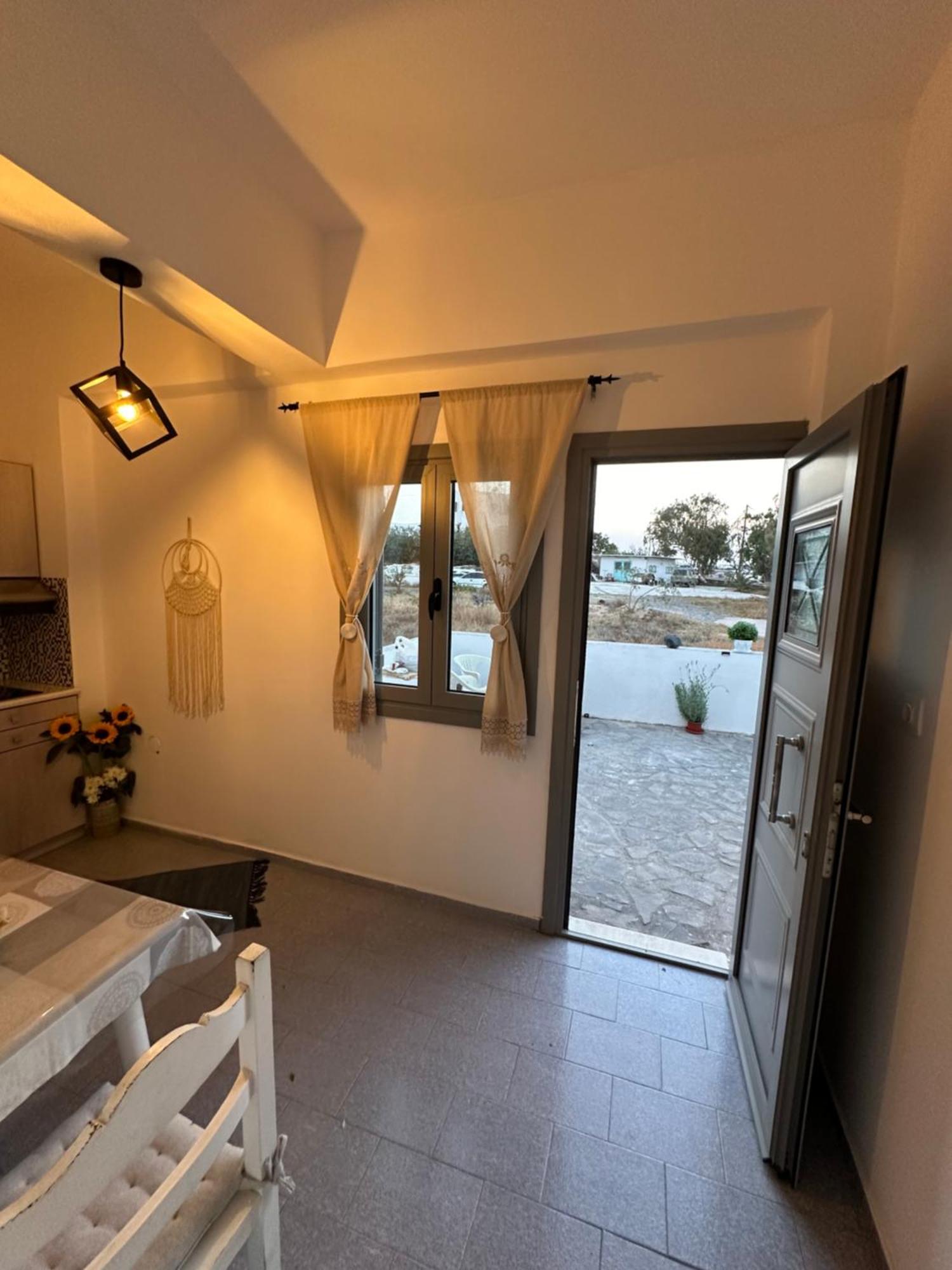 Nicole Rooms Santorini Vóthon 외부 사진
