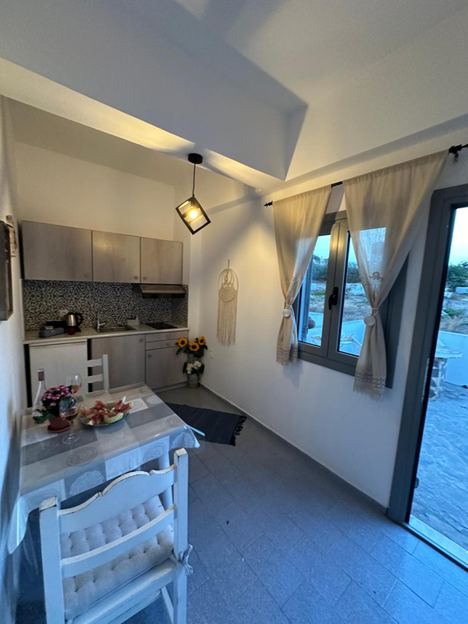 Nicole Rooms Santorini Vóthon 외부 사진